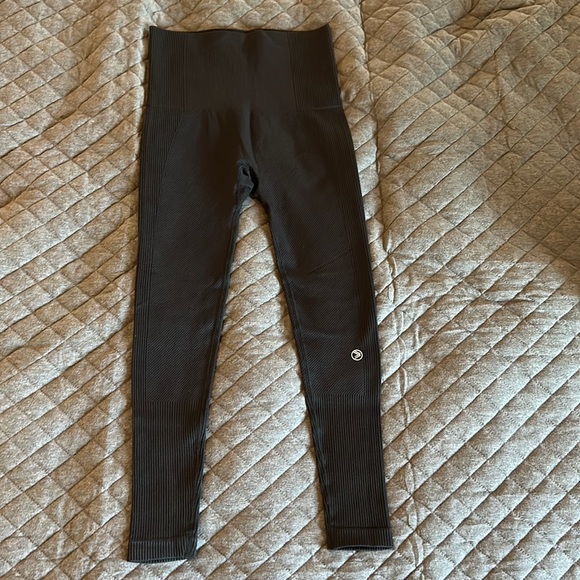 SAVVI Sommer Leggings 24” 🌟 Black 🌟 Size S - Picture 2 of 4